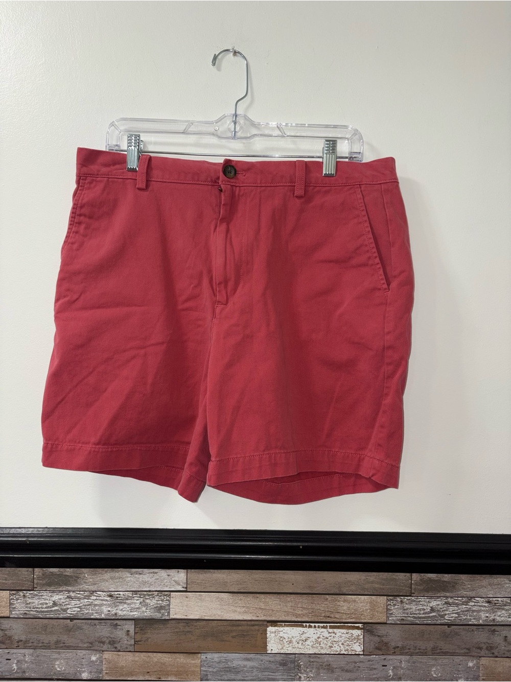 Amazon Essentials Men's Red Flat-Front Cotton Shorts Size 34